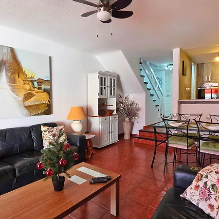 Stylish Duplex In Parque Santiago Ii 아파트