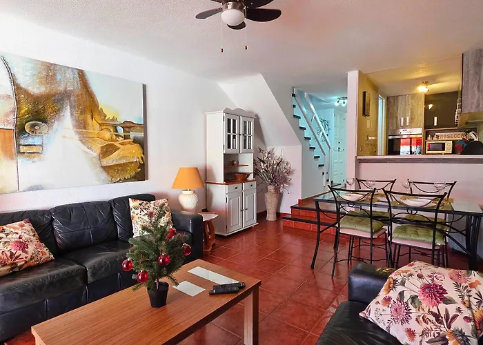 Stylish Duplex In Parque Santiago Ii 아파트