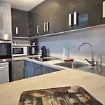 Stylish Duplex In Parque Santiago Ii 아파트